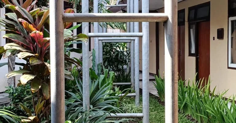 Featured image for 12 Surprising Disadvantages of Vertical Gardens You Must Know 2025